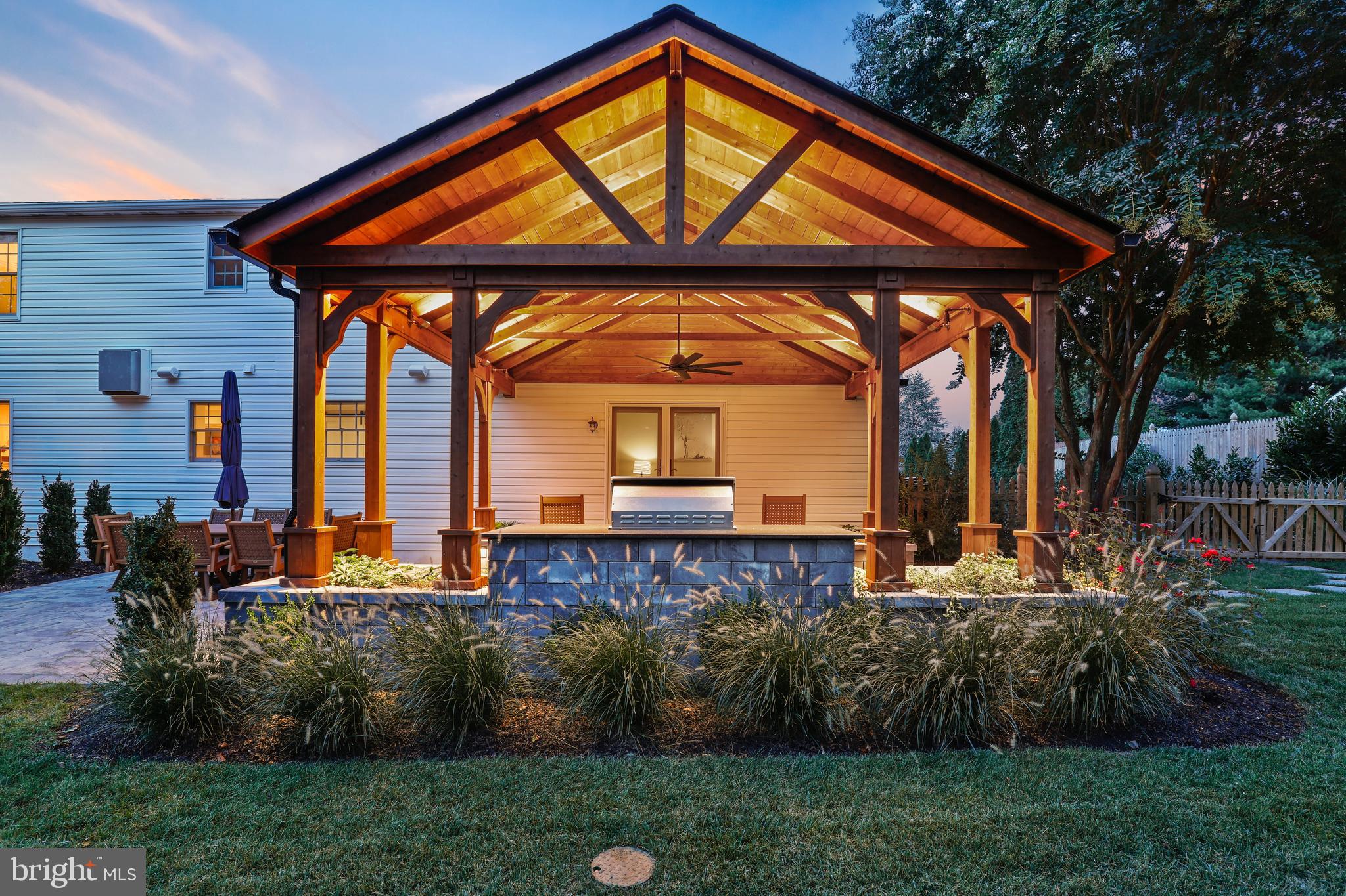 WOODRIDGE MANOR - Residential