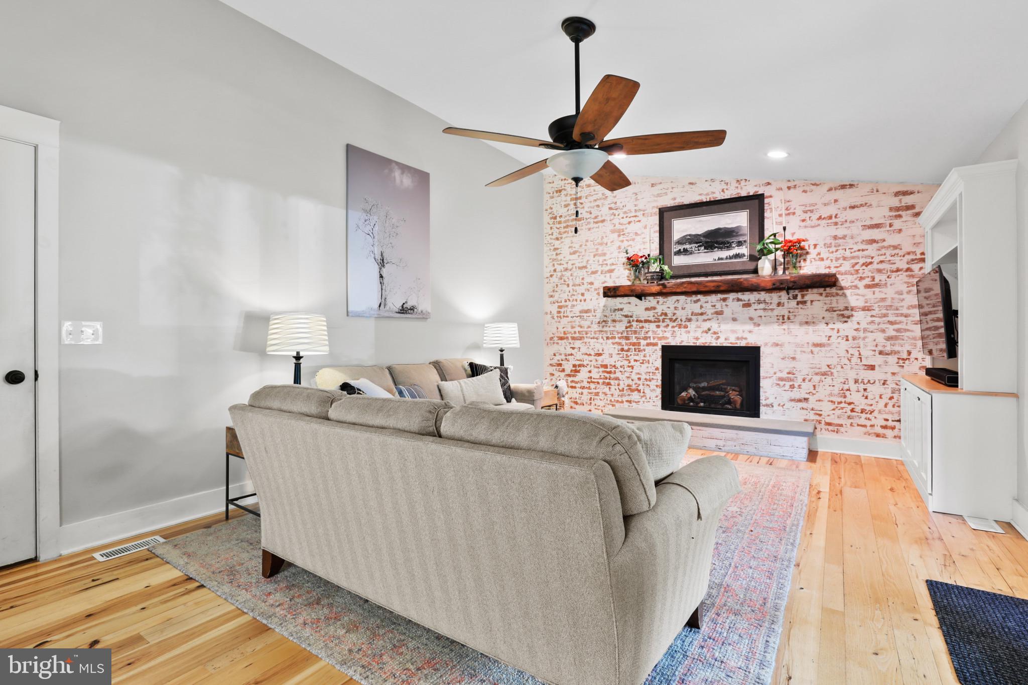 WOODRIDGE MANOR - Residential