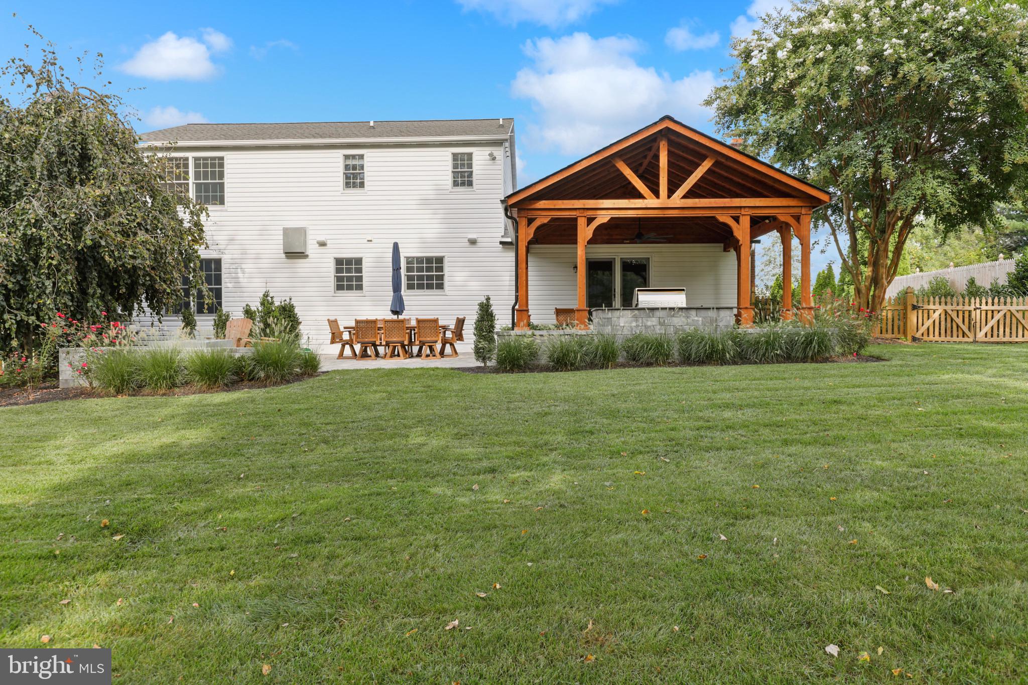 WOODRIDGE MANOR - Residential