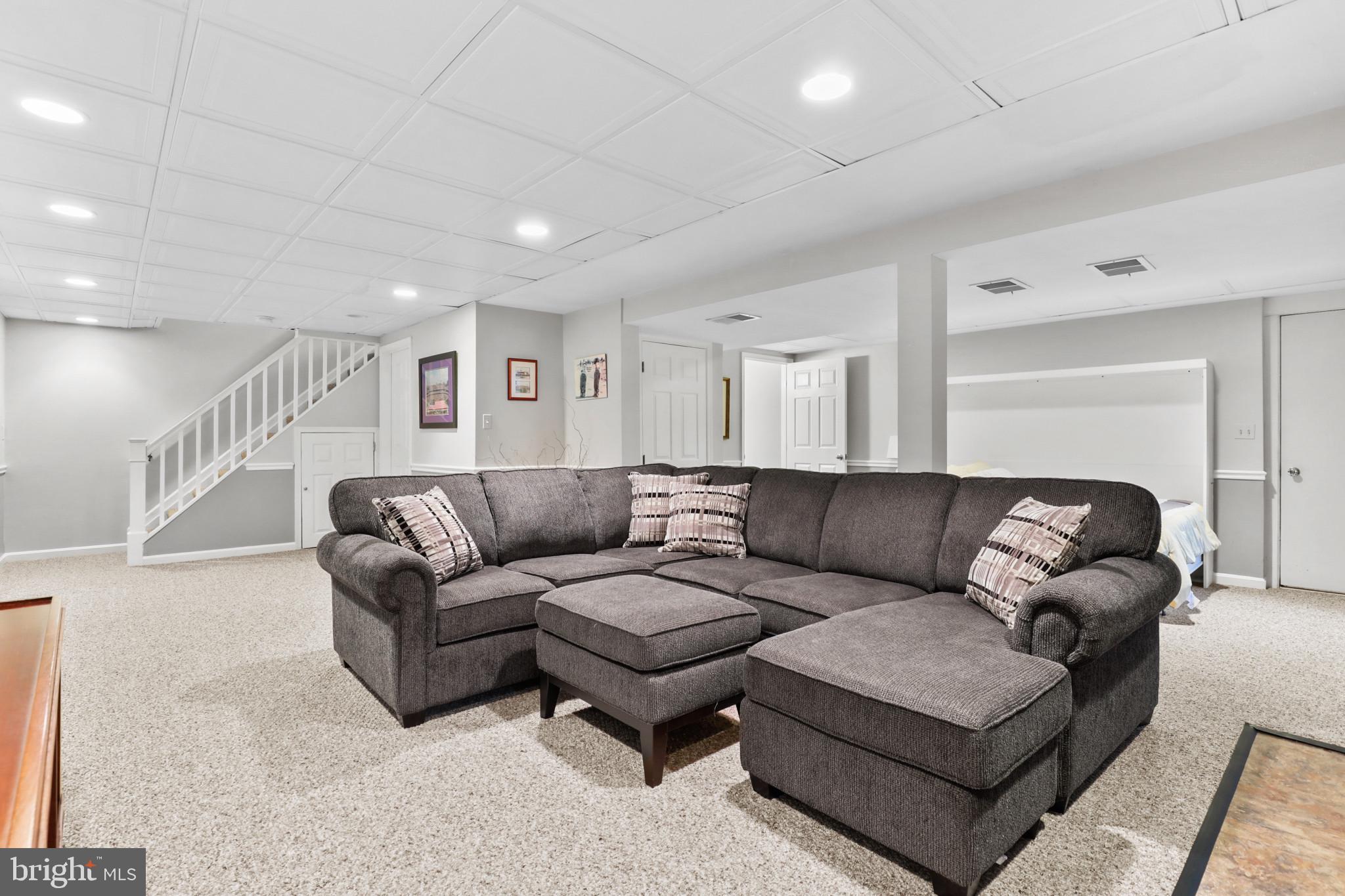 WOODRIDGE MANOR - Residential