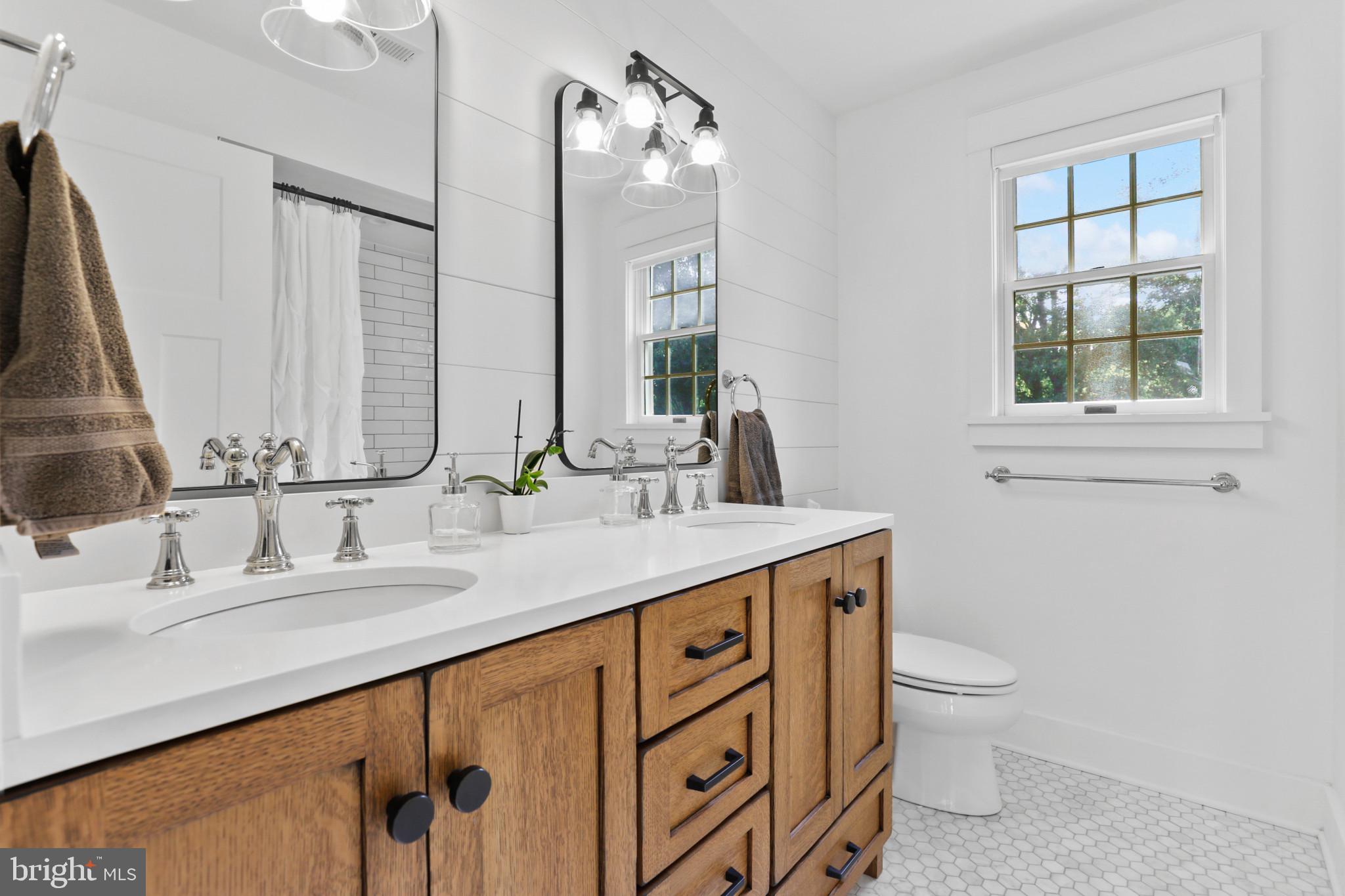 WOODRIDGE MANOR - Residential