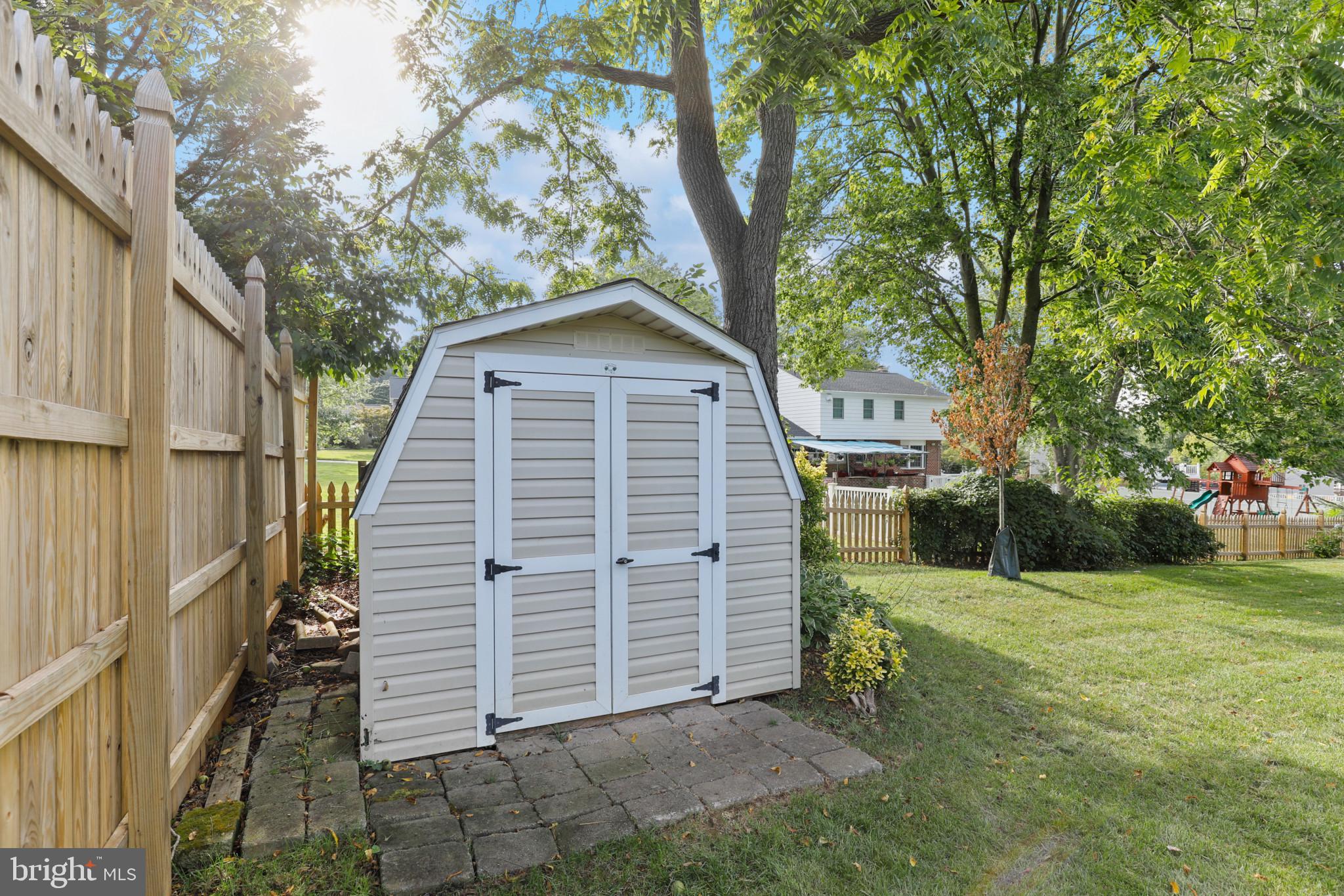 WOODRIDGE MANOR - Residential