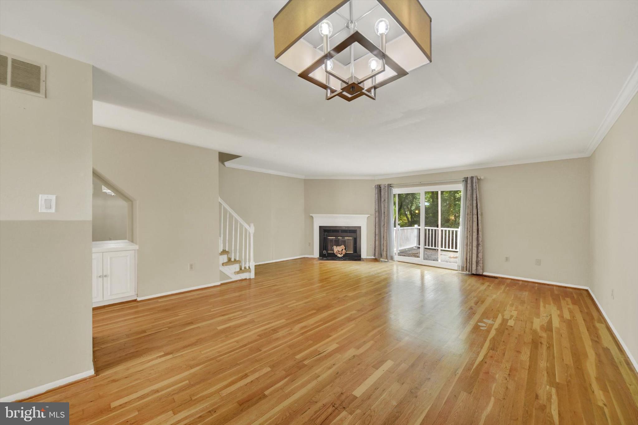 4 VALLEY CROSSING CIRCLE