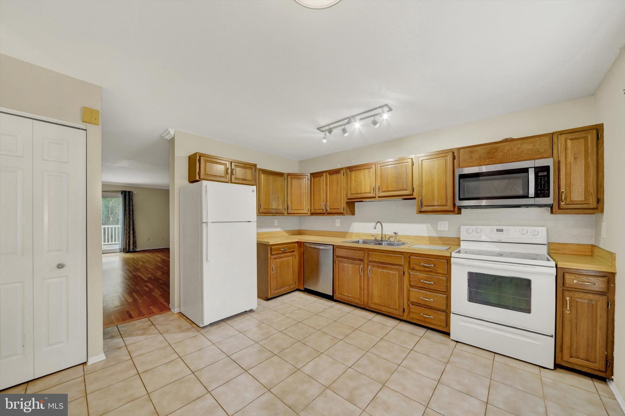 LAKES AT STANSBURY SHORE - Residential