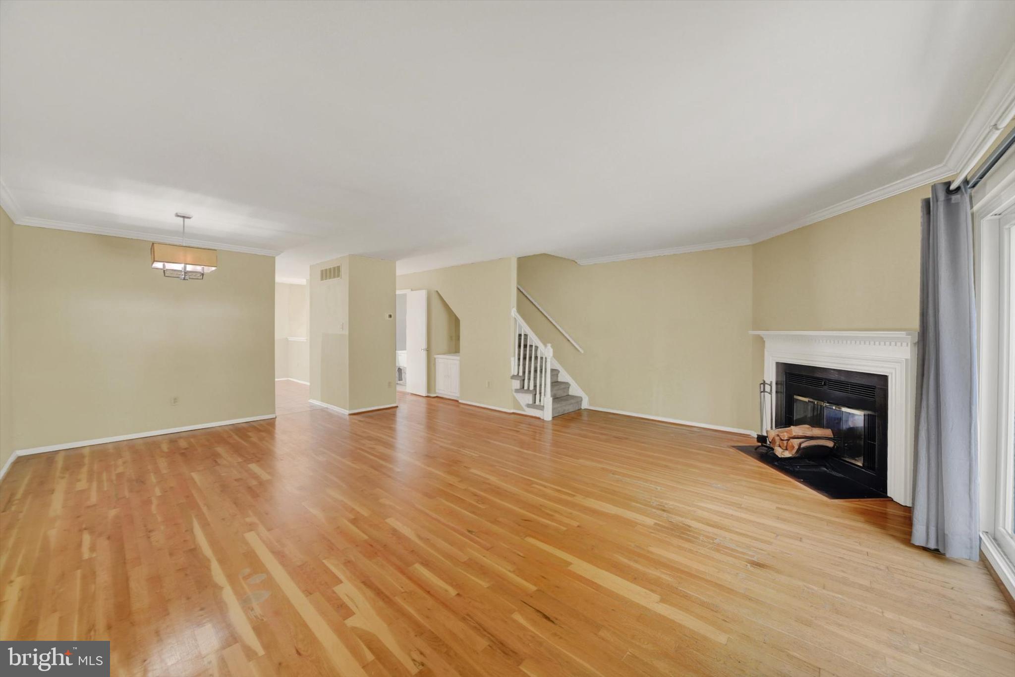 4 VALLEY CROSSING CIRCLE