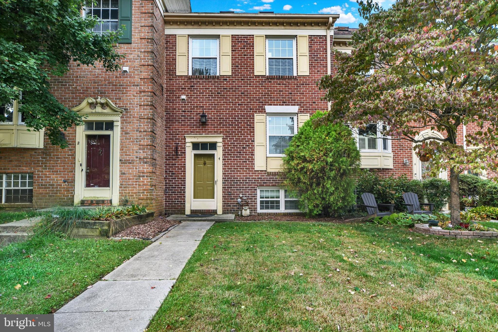 4 VALLEY CROSSING CIRCLE