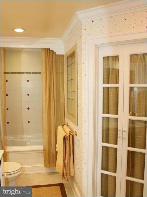 WOODFIELD VILLAGE - Residential Lease