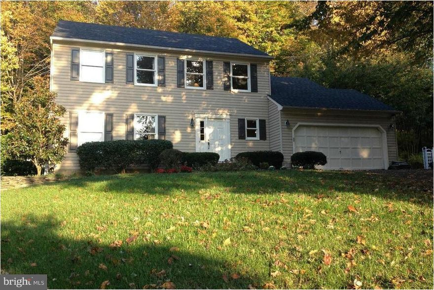 Large colonial in Broadneck School District is pristine.  This  3 bedroom, 2.5 bath home has updates throughout.  Home has newer kitchen, flooring, baths, large screened porch, formal dining and living rooms, and family room off kitchen.  Large owner suite includes jetted soaking tub and walk in closet.  Finished basement includes a large recroom.  Rear yard is nicely landscaped.  Lovely rental.