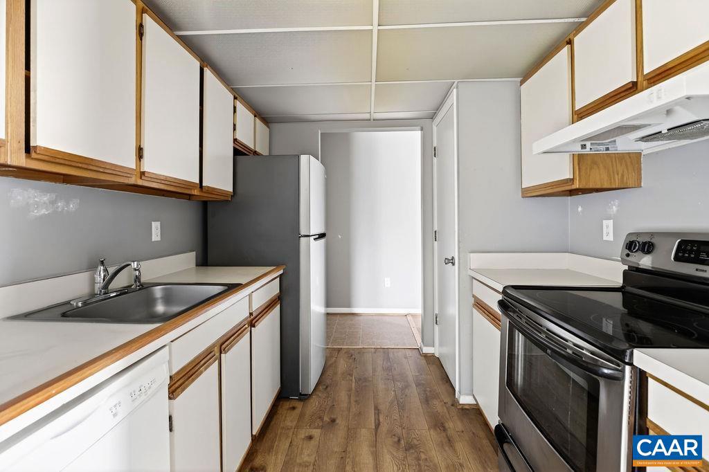 VILLAGE PLACE - Residential