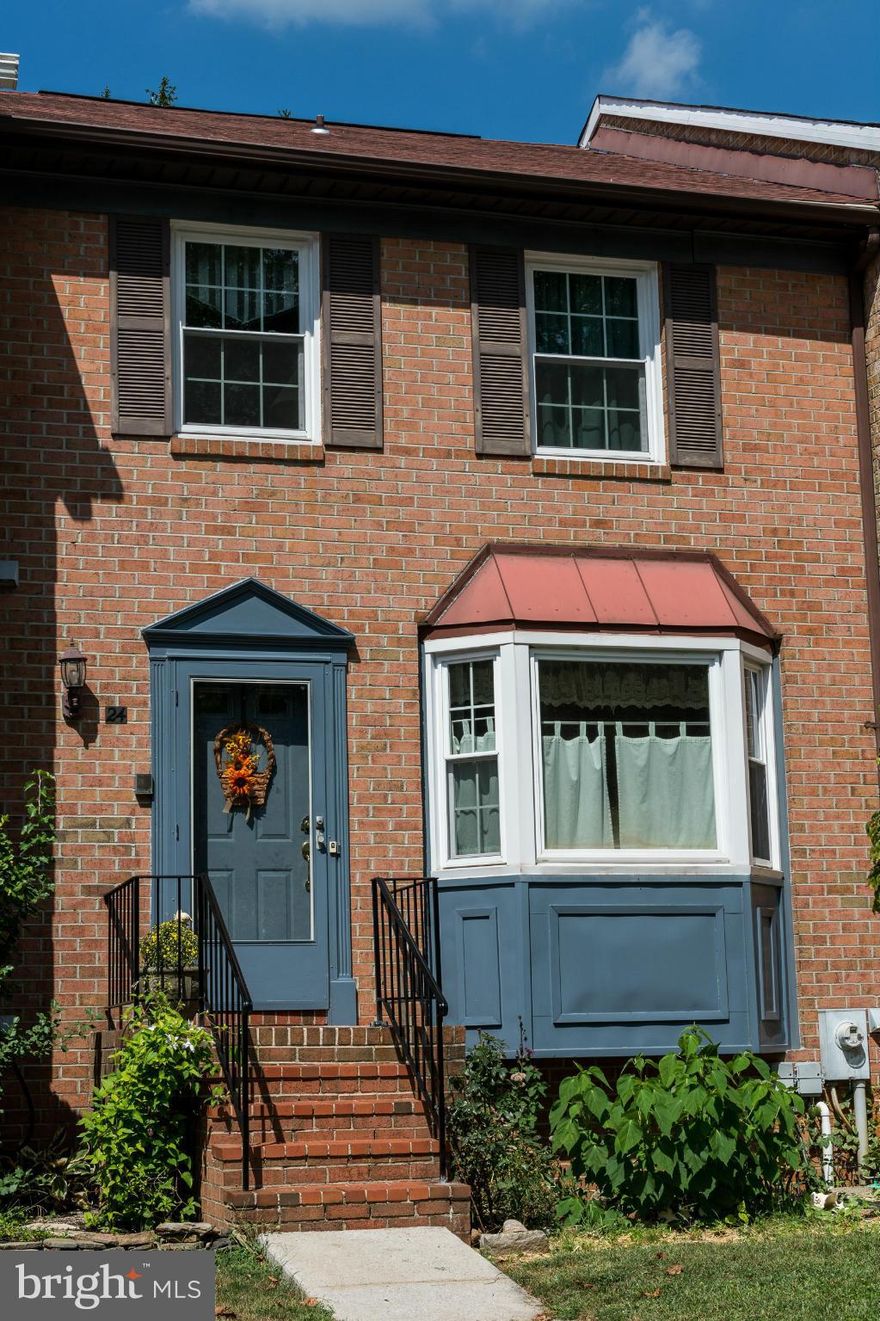 $100 Visa Gift Card raffle.  Drawing 12/18/16!  3BD, 2BA + 2 half BA townhouse located near Hunt Valley Town Center.  Lg green space outside your front door.  Entrance to the NCR trail from this community as well. Home has an eat-in kitchen, patio slider to a deck off LV RM and half BA on main lvl.  3 BD +2 full BA upstairs.  Lg bsmt w/add rm for office or storage.  Util rm in BSMT.  Come see!