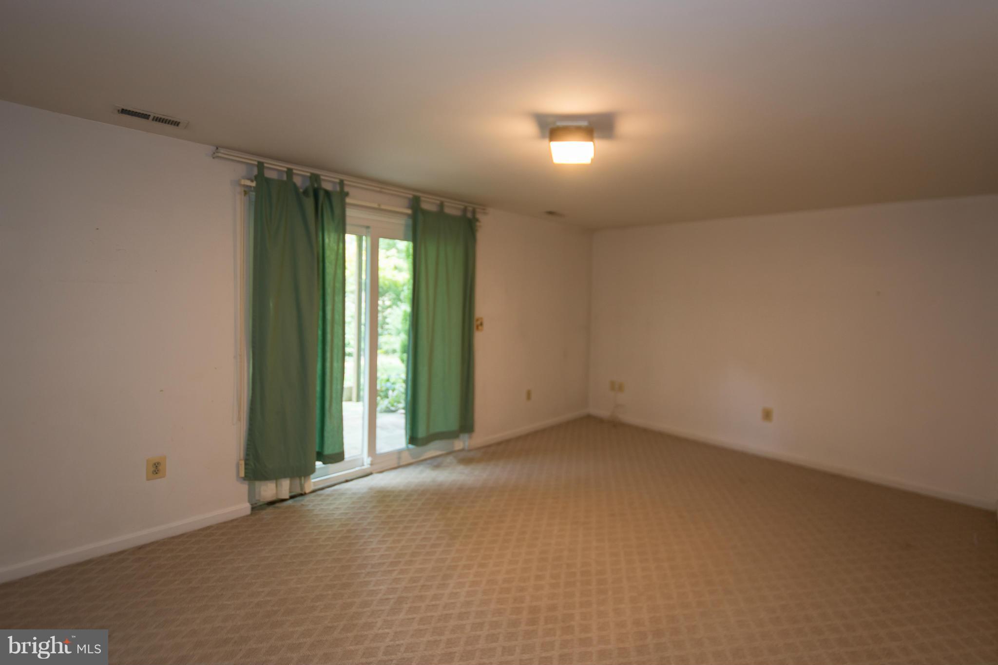 HUNTERS RUN - Residential