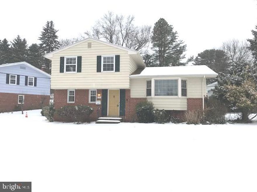 Terrific home with bright open rooms and all appliances on corner lot with lots of room plus patio for entertaining.  Off street parking.  Freshly painted*      New kitchen cabinets and granite counters*New granite bath vanity*Gleaming hardwood floors* Huge family room* Minimum 2 year lease.