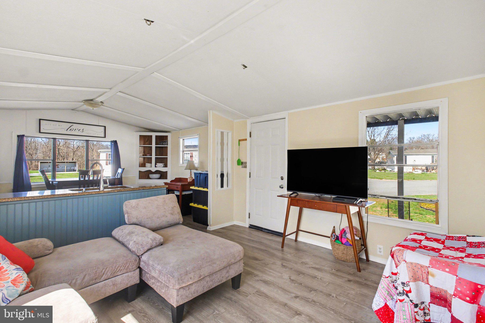 ROLLING HILLS ESTATES - Residential