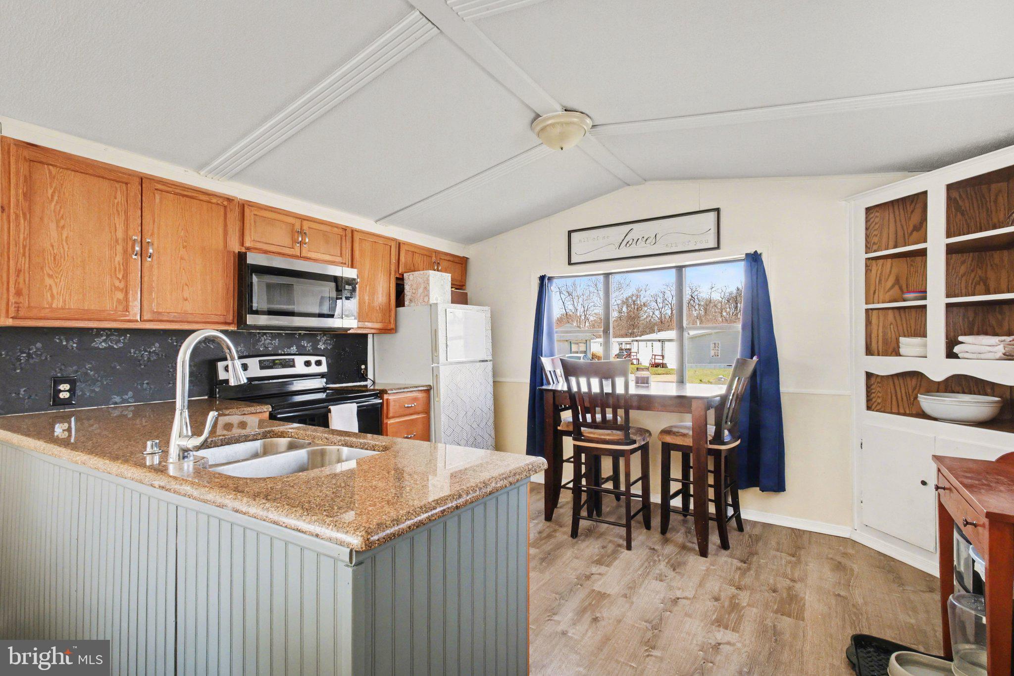 ROLLING HILLS ESTATES - Residential