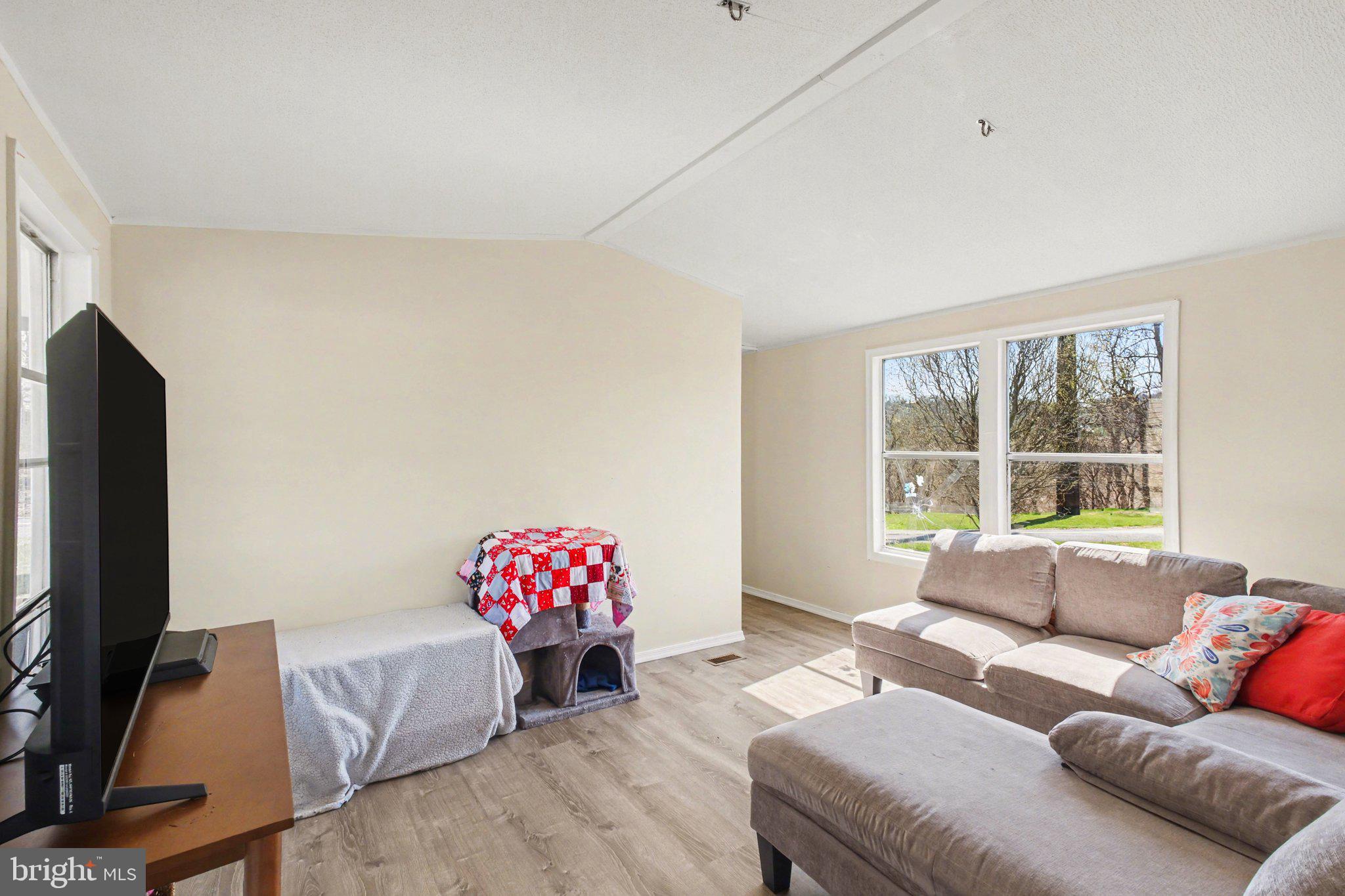 ROLLING HILLS ESTATES - Residential