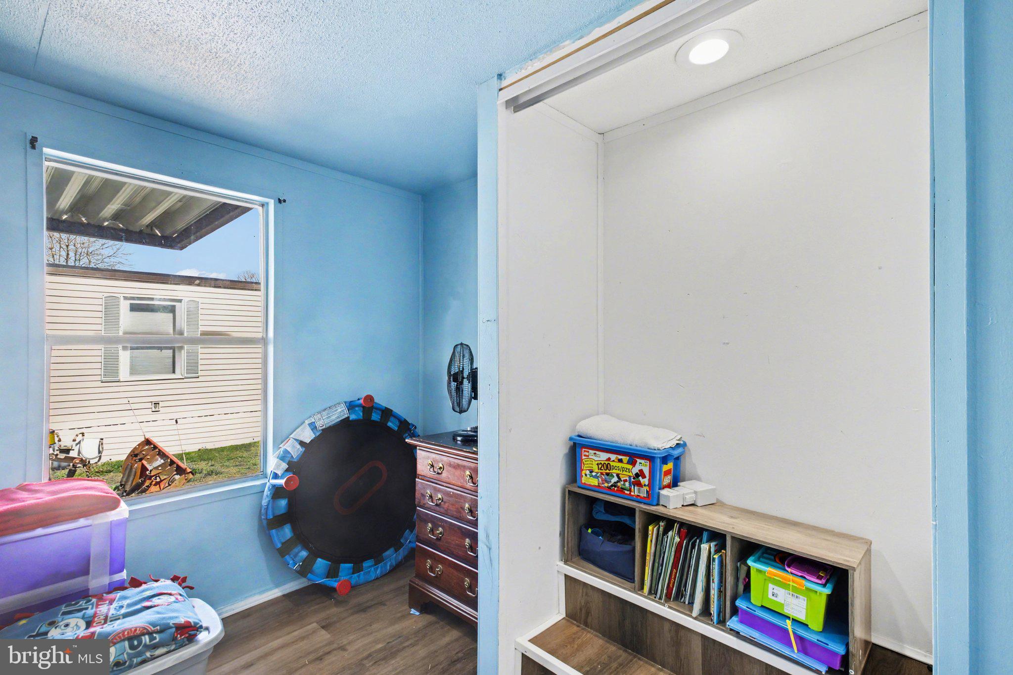 ROLLING HILLS ESTATES - Residential