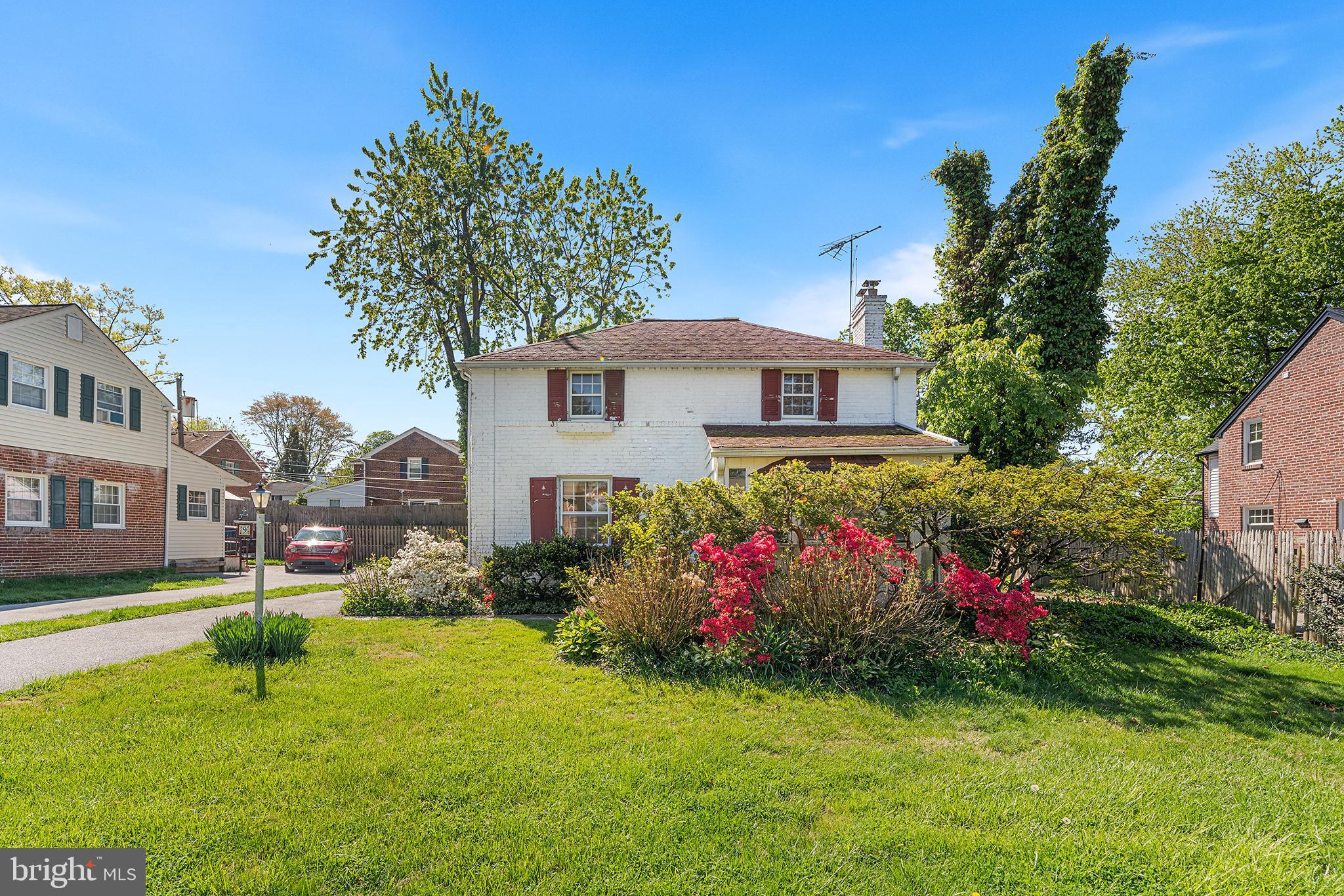 OLD OAKS - Residential