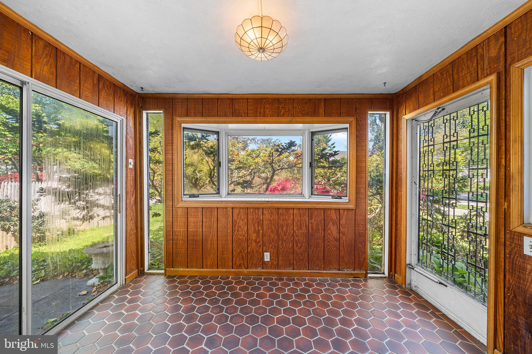 OLD OAKS - Residential