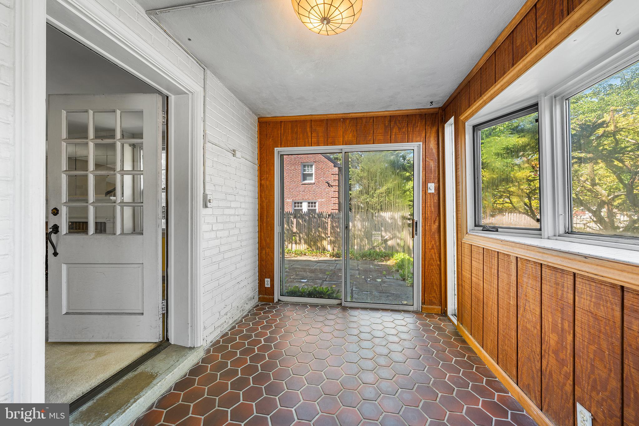 OLD OAKS - Residential