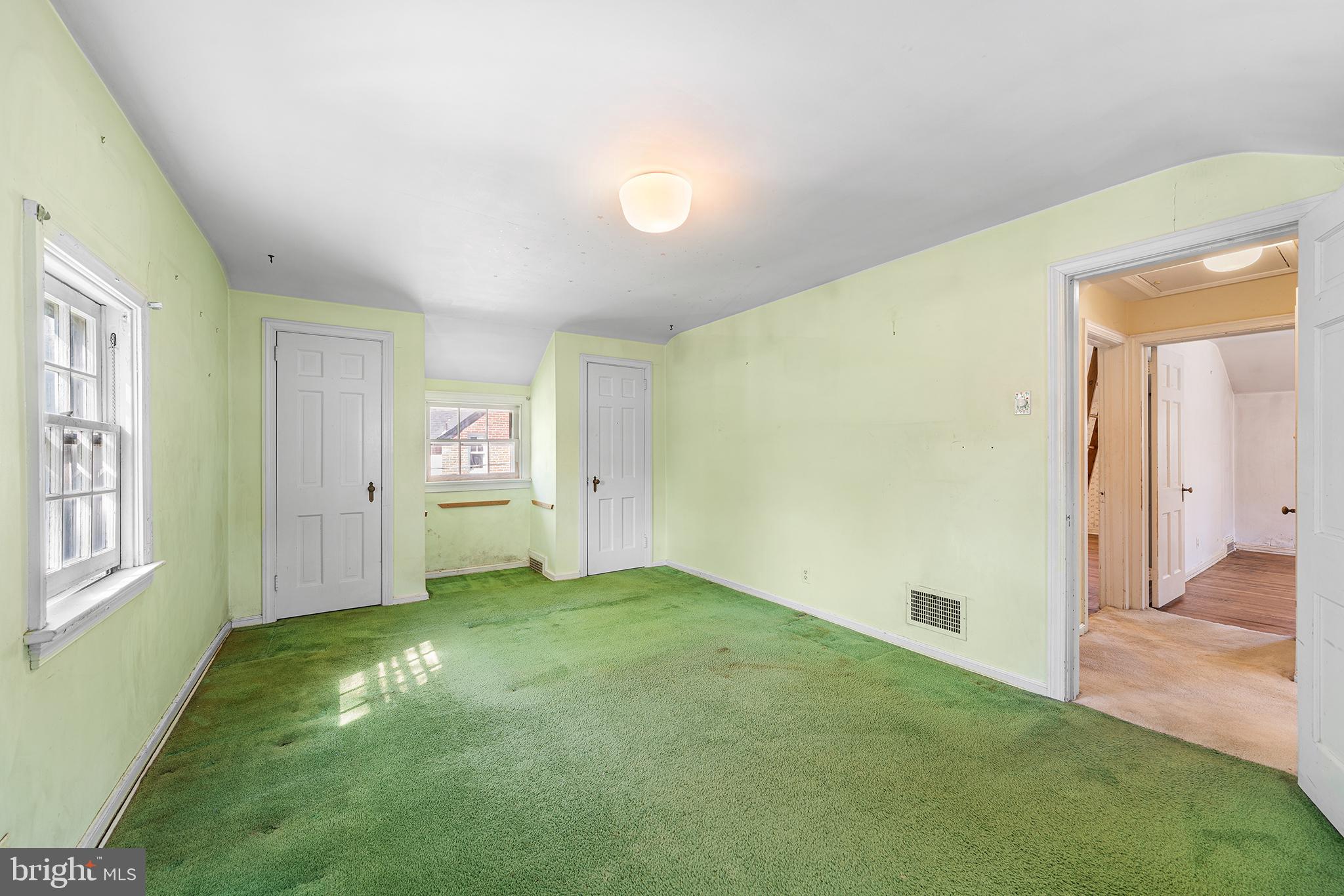 OLD OAKS - Residential