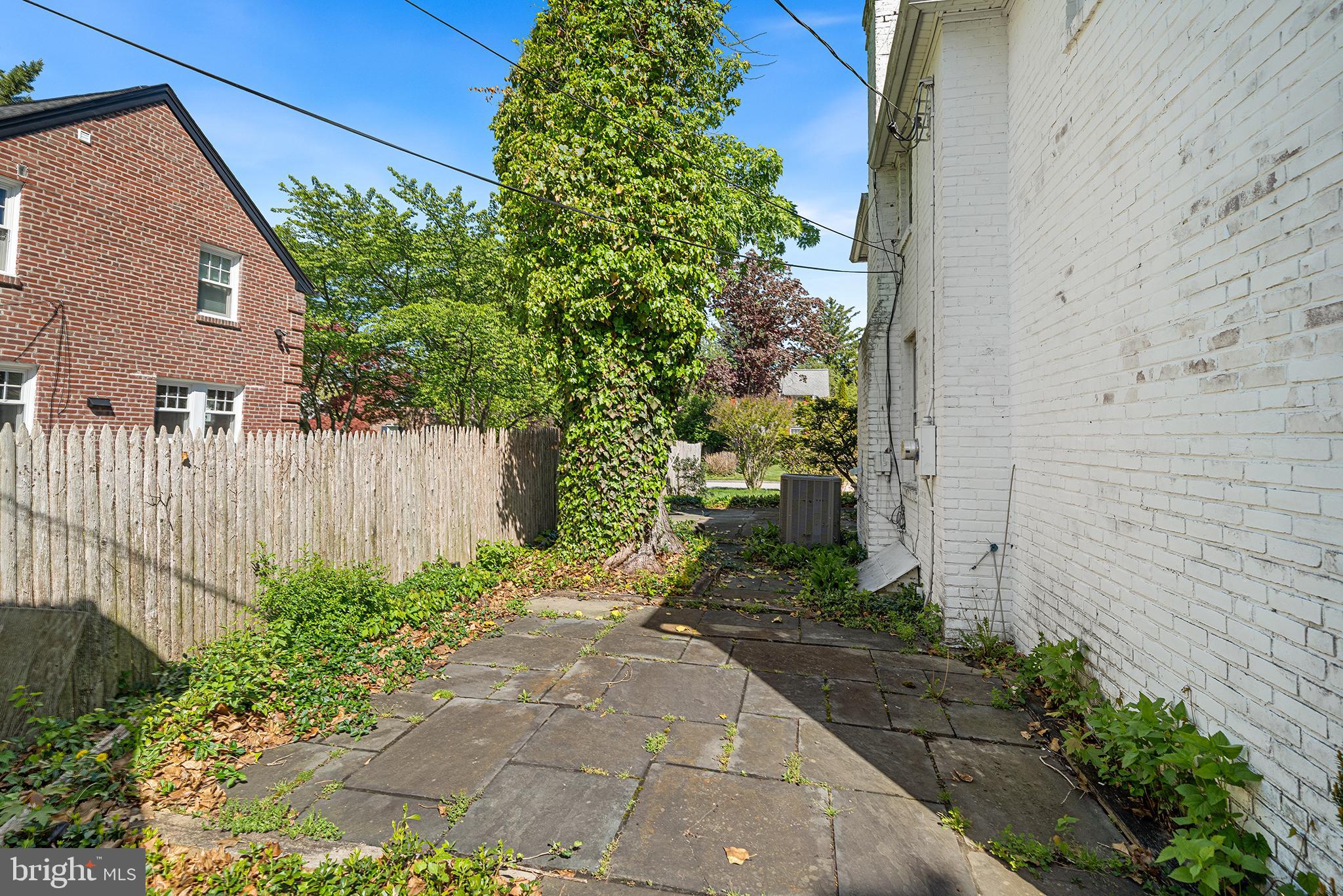 OLD OAKS - Residential