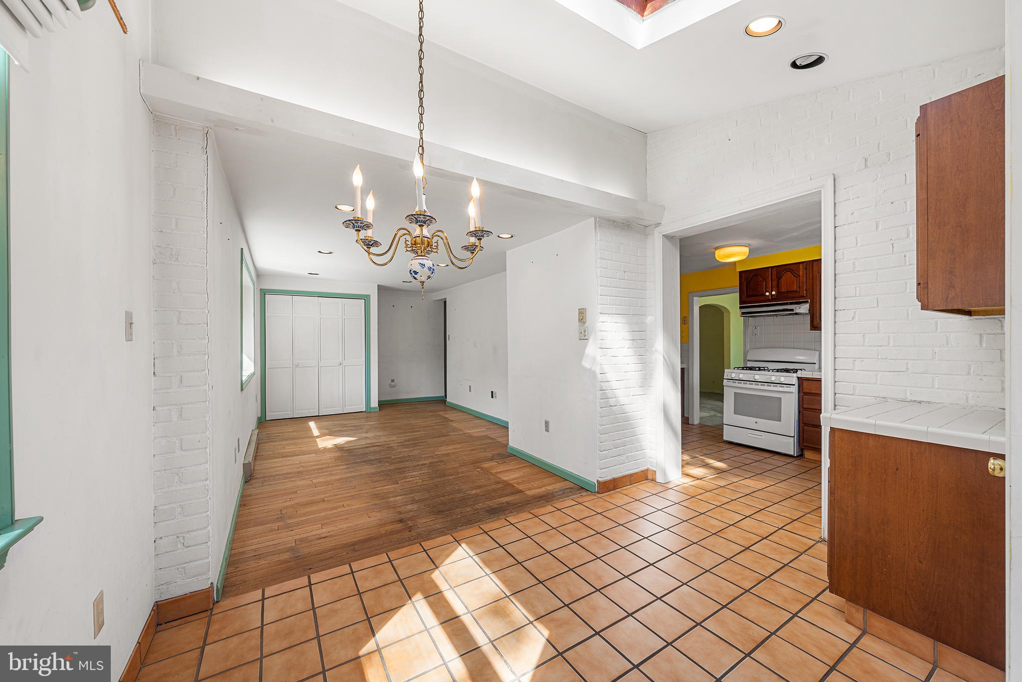 OLD OAKS - Residential