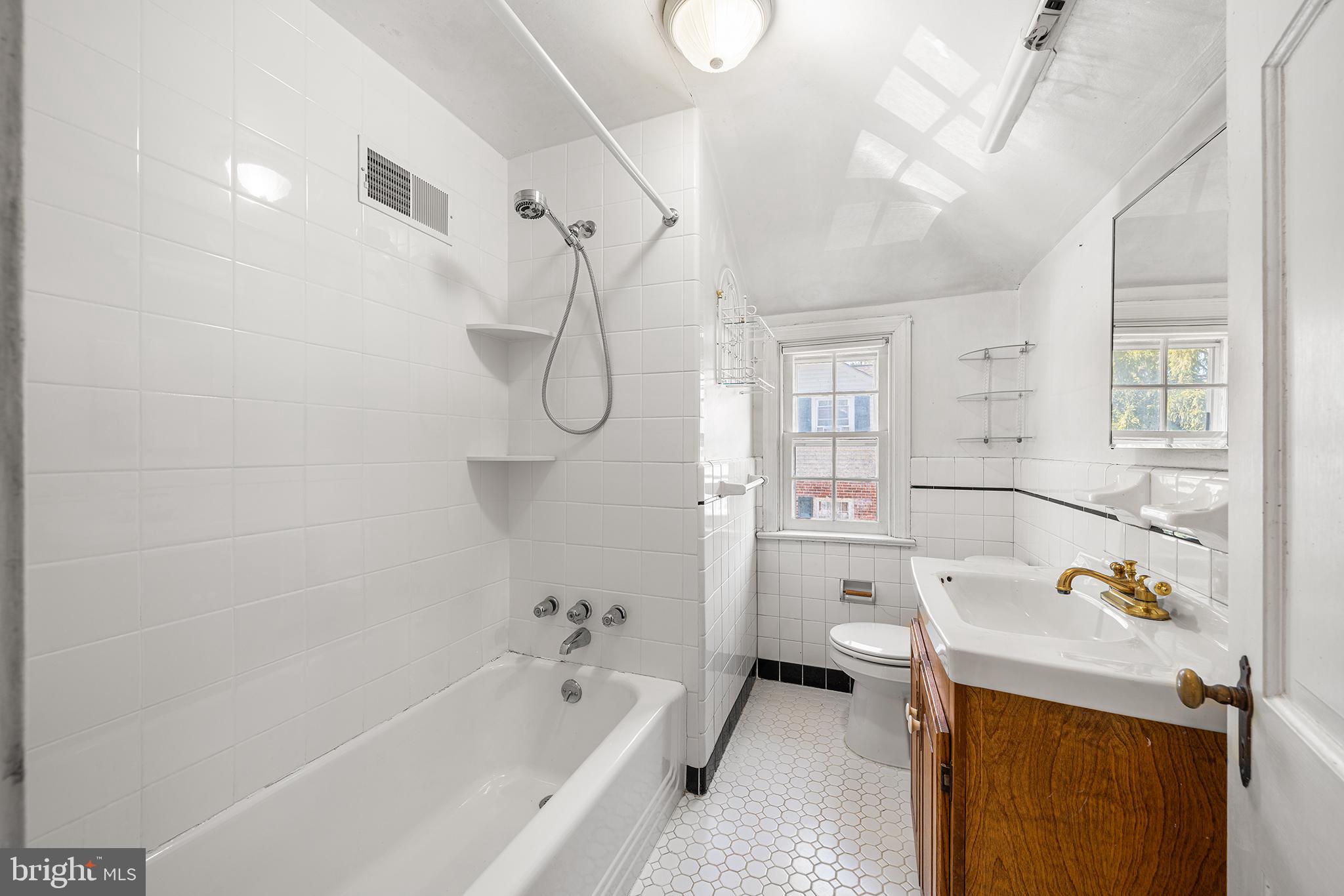 OLD OAKS - Residential