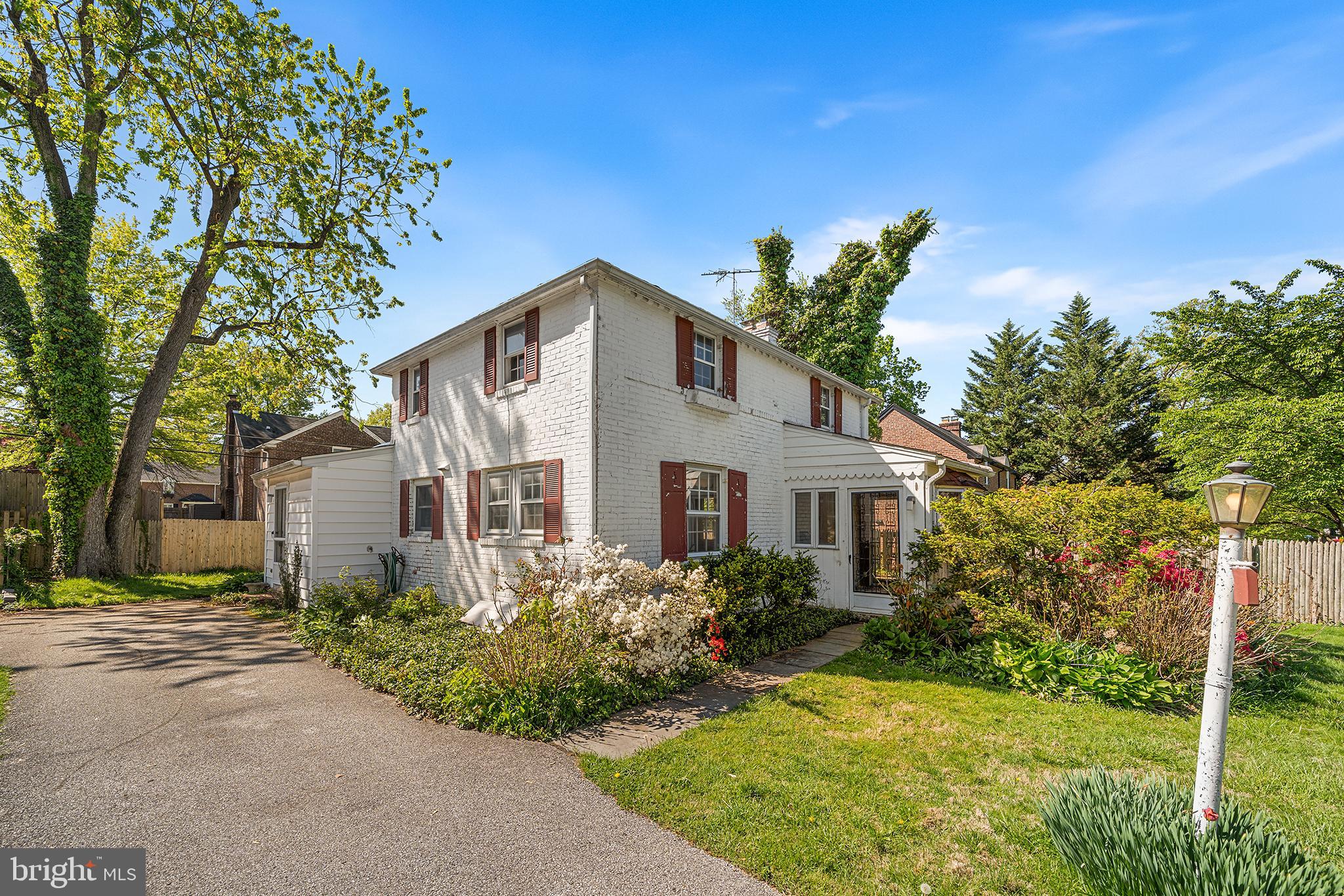 OLD OAKS - Residential