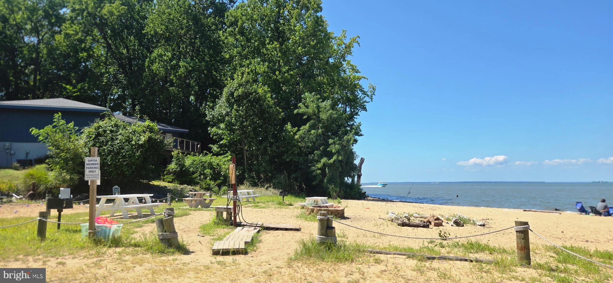 STRATFORD HARBOUR - Land