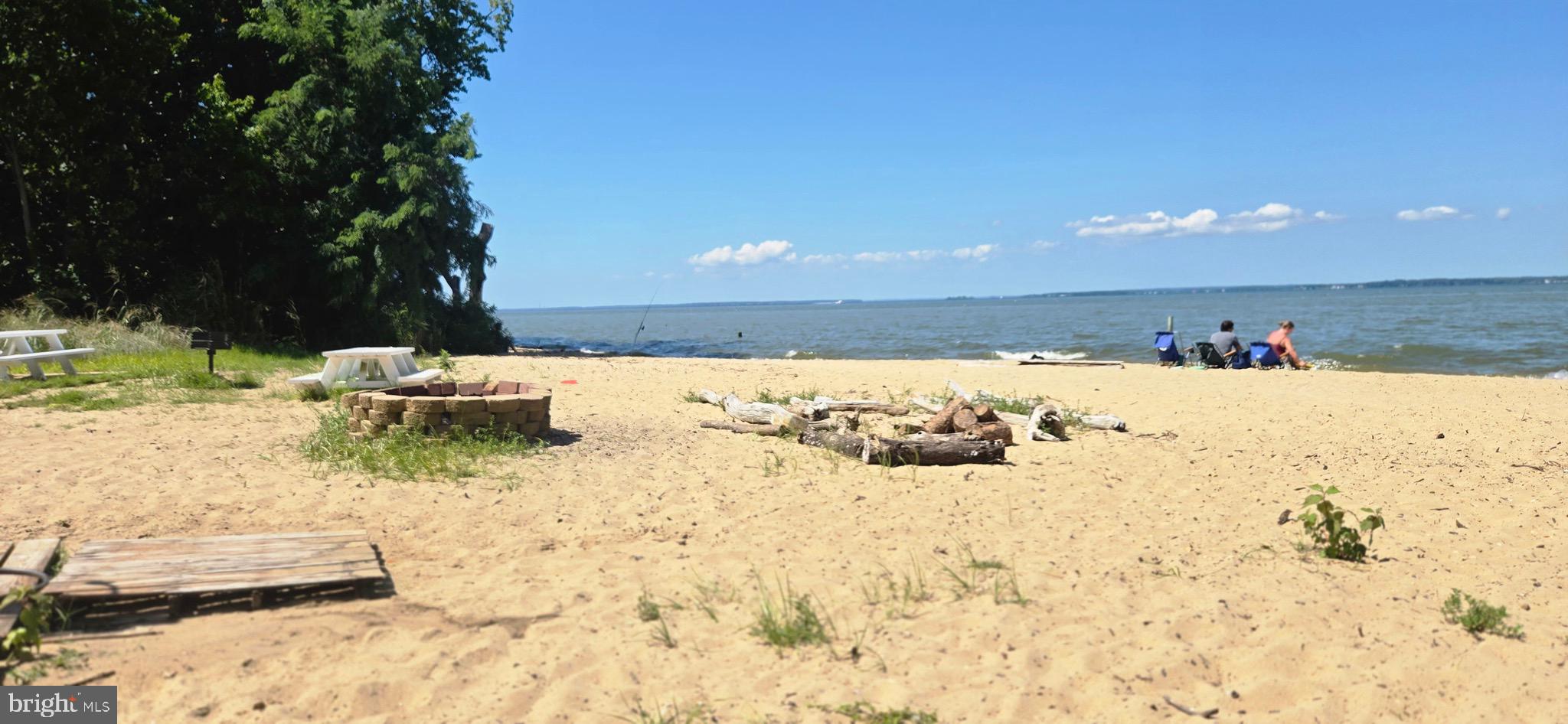 STRATFORD HARBOUR - Land