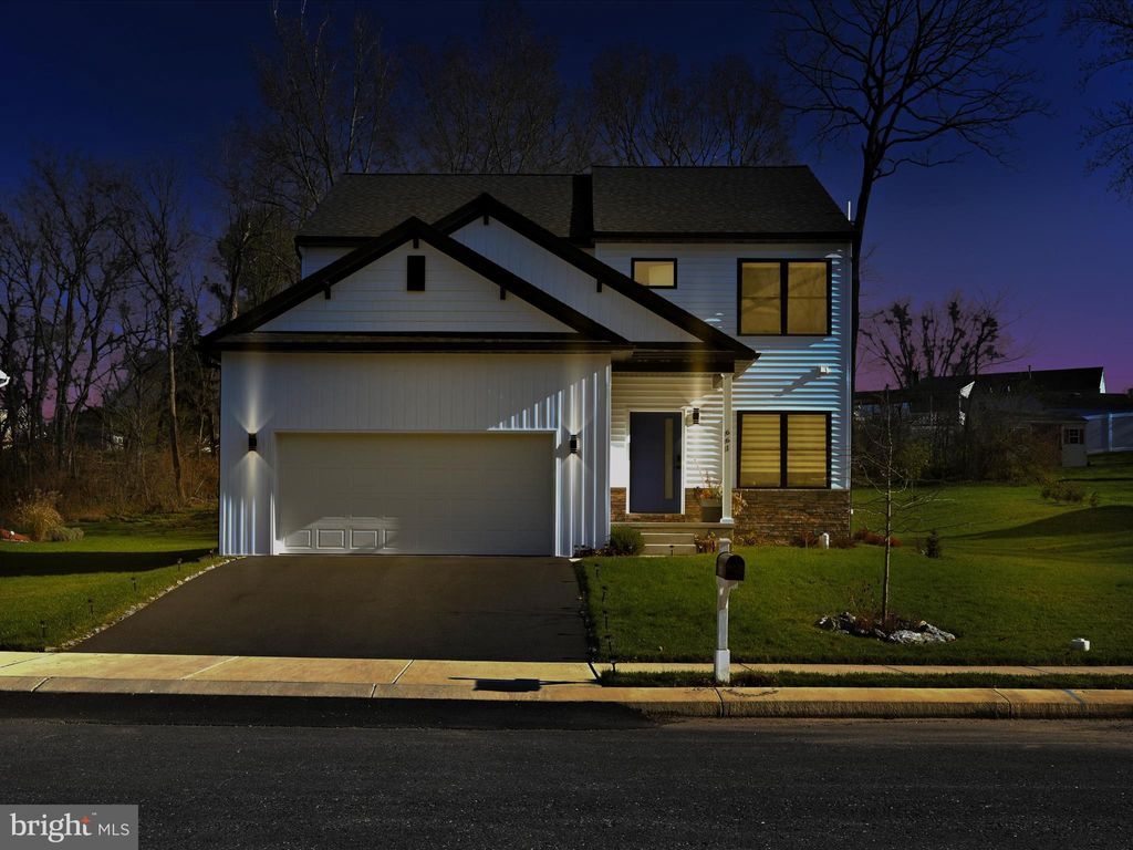 Photo of 661 N Pier Drive, Lancaster, PA 17603 (MLS # PALA2043776)