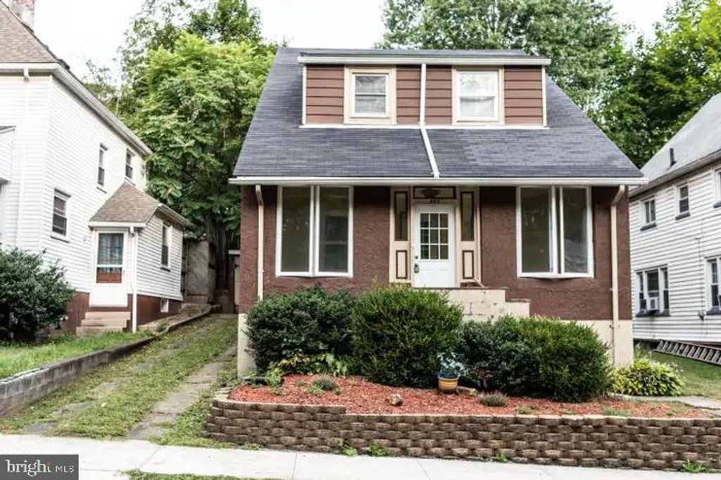 Photo of 865 Gephart Drive, CUMBERLAND, MD 21502 (MLS # MDAL2013180)