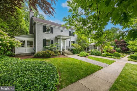 Photo of 4820 Drummond Avenue, Chevy Chase, MD 20815 (MLS # MDMC2136192)