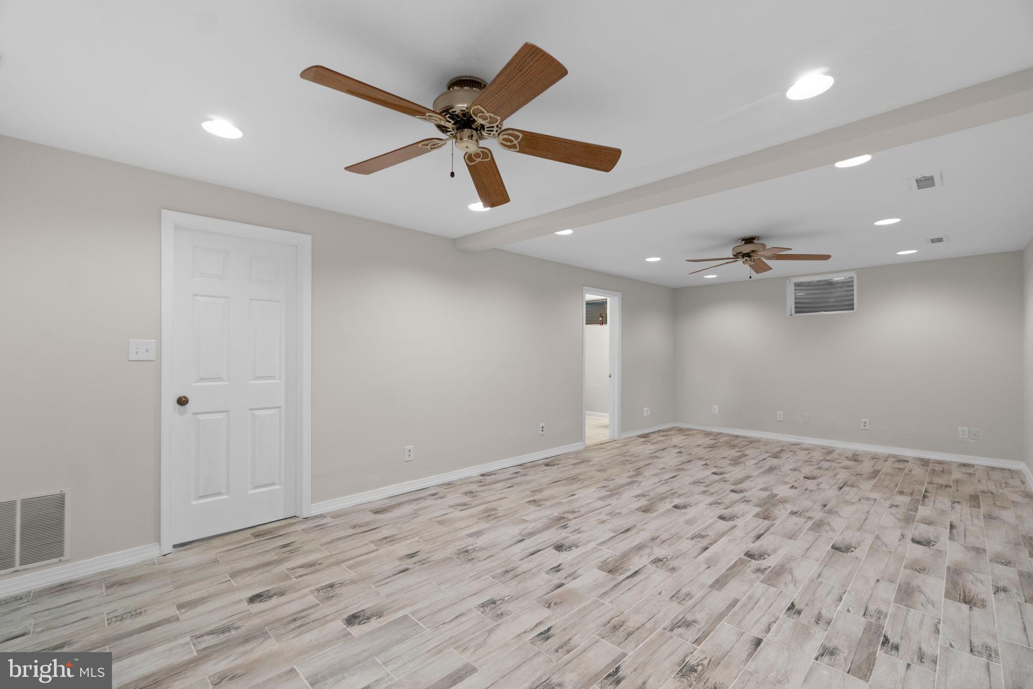 WHITE OAK ESTATES - Residential