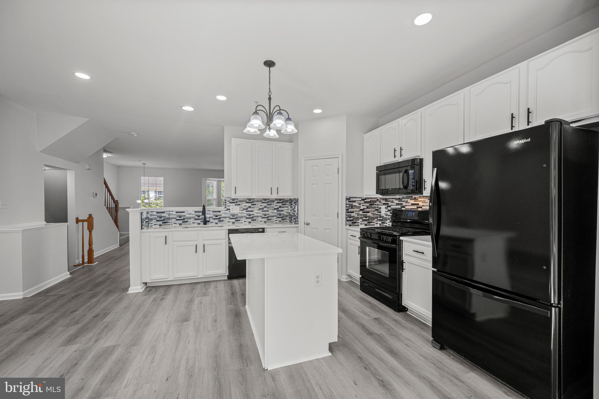 2516 BLACK OAK WAY