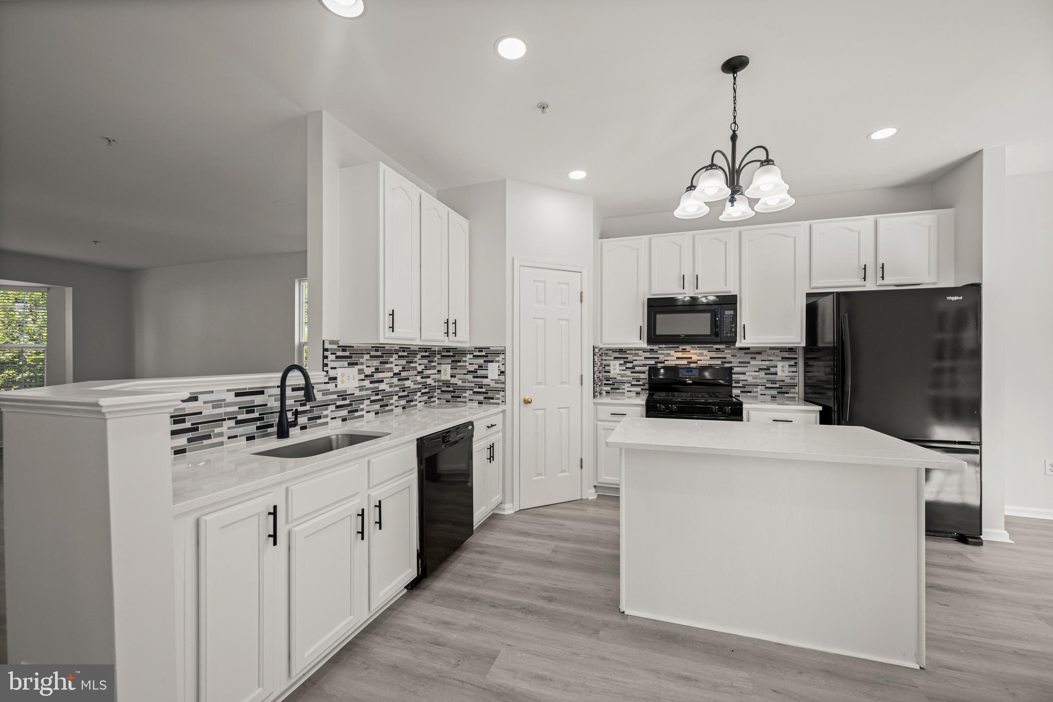 2516 BLACK OAK WAY