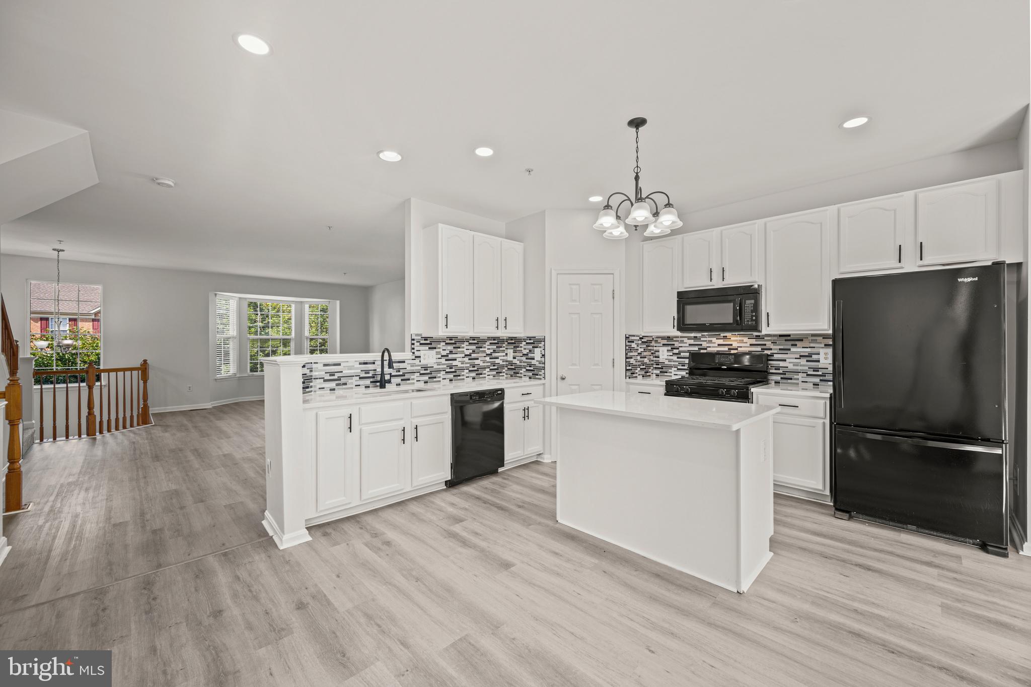 2516 BLACK OAK WAY