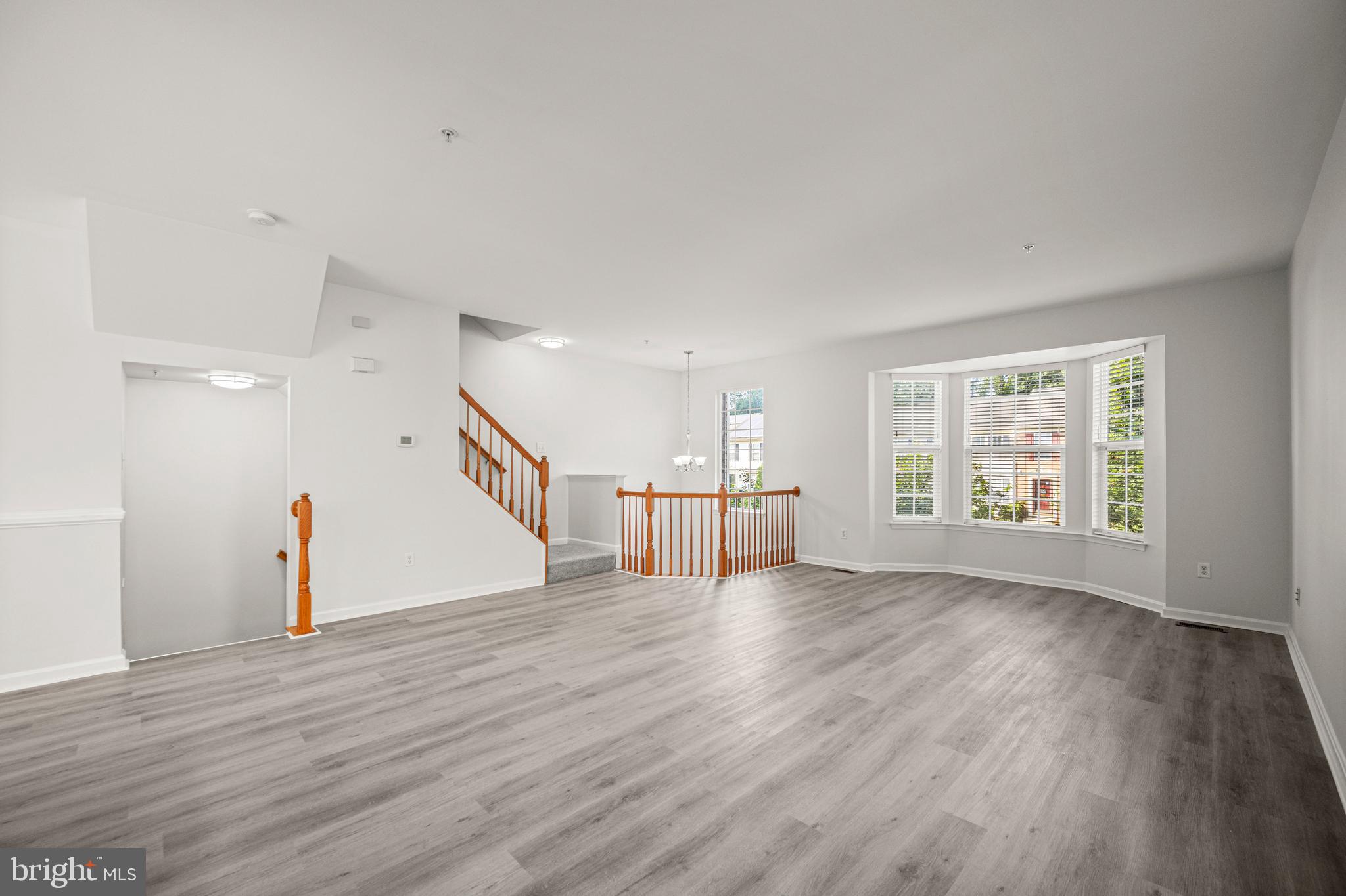 2516 BLACK OAK WAY