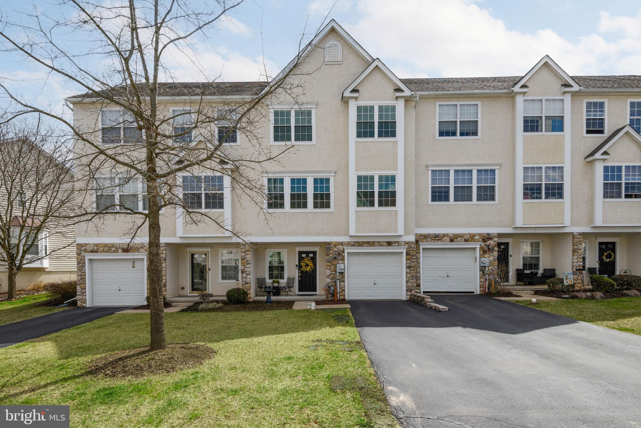 MEWS AT BAILEY STATION - Residential