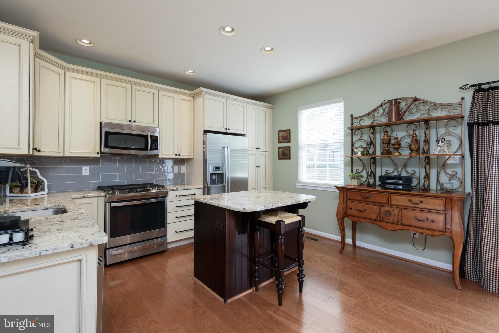 MEWS AT BAILEY STATION - Residential