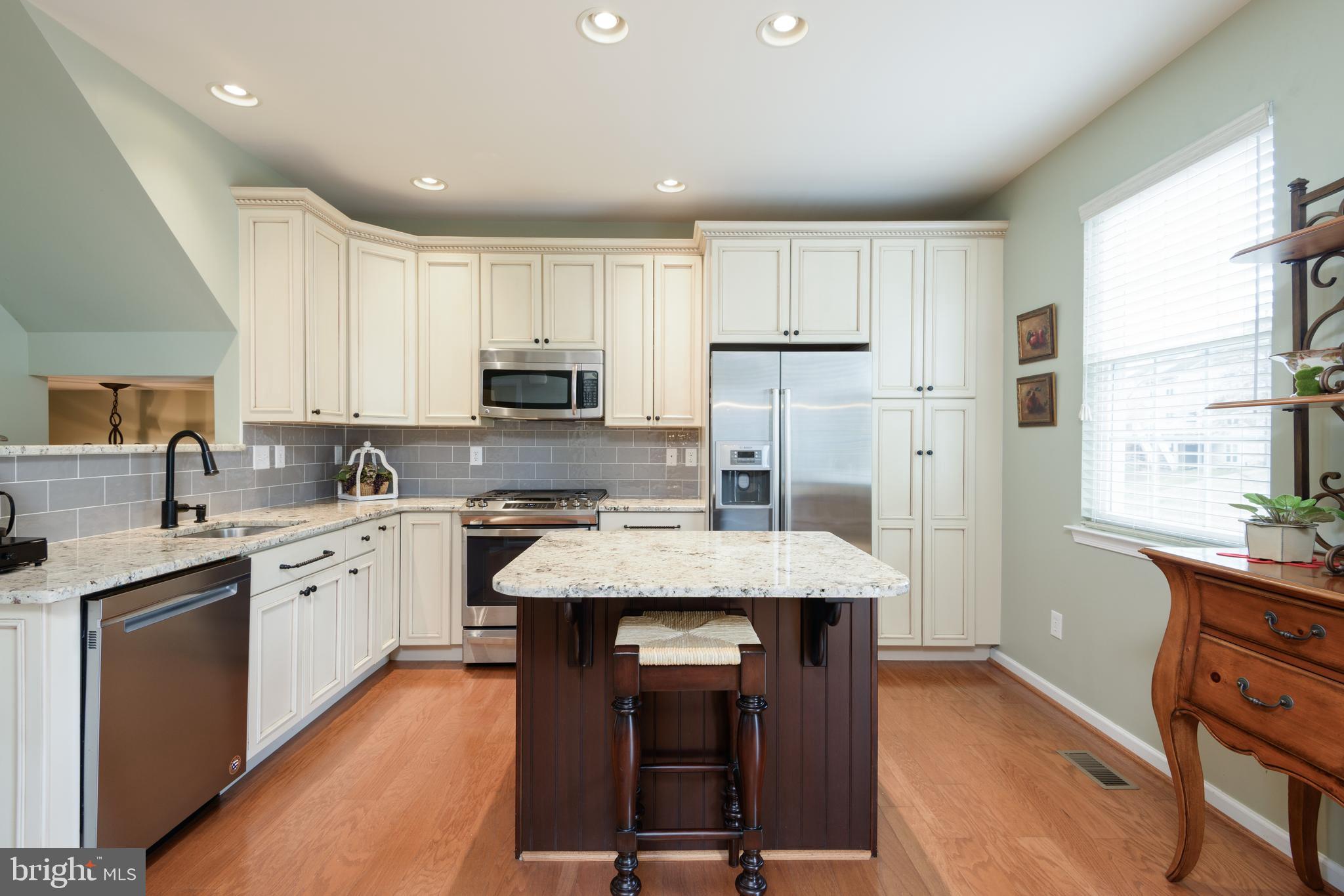 MEWS AT BAILEY STATION - Residential