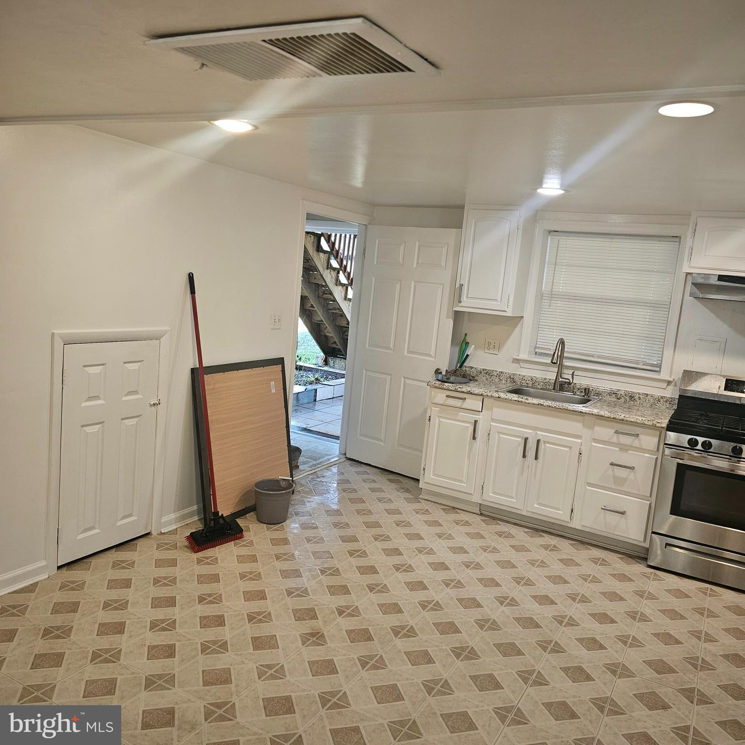 COLESVILLE PARK - Residential Lease