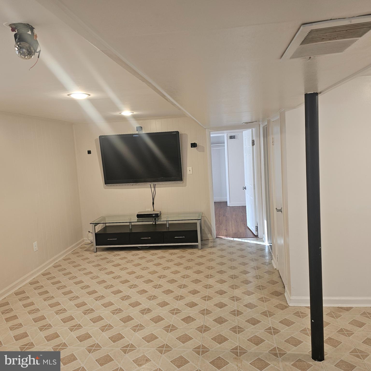 COLESVILLE PARK - Residential Lease