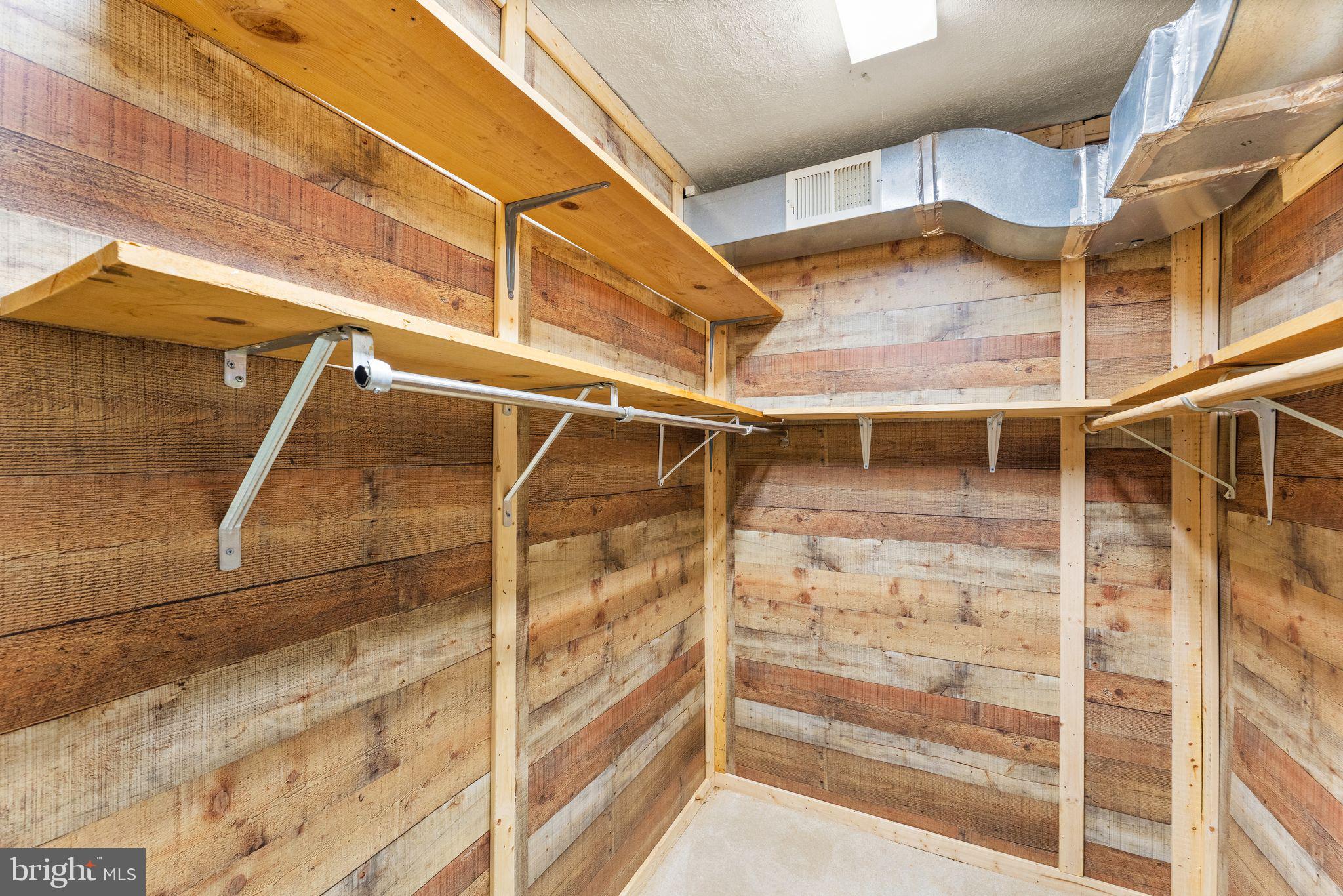 BULL RUN MOUNTAIN ESTATE - Residential Lease