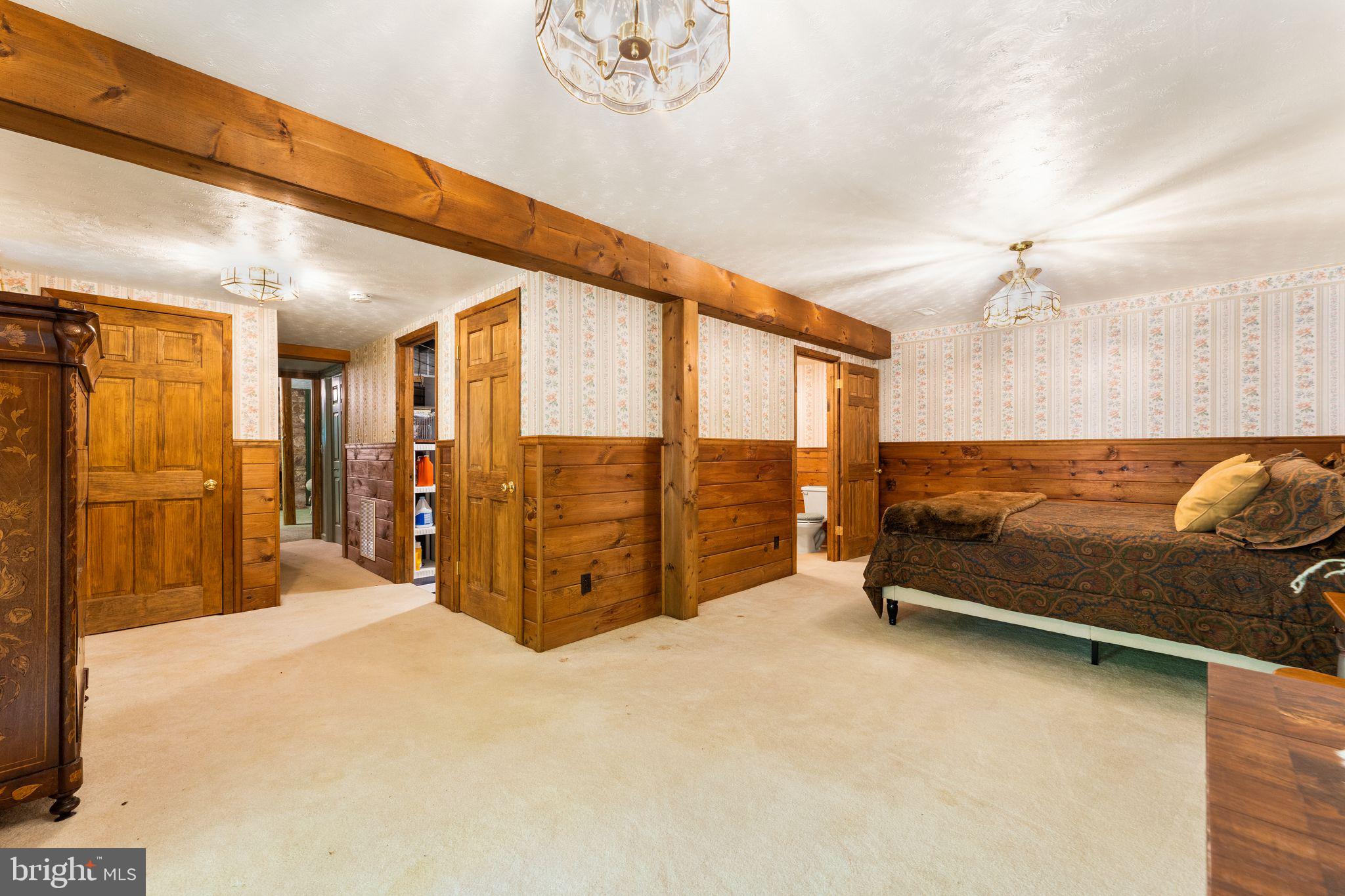 BULL RUN MOUNTAIN ESTATE - Residential Lease