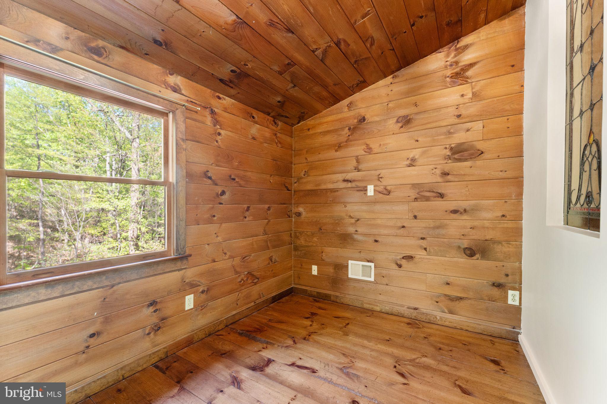 BULL RUN MOUNTAIN ESTATE - Residential Lease