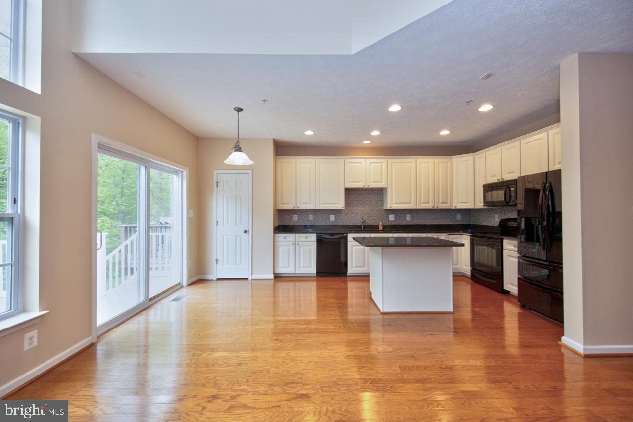 HOLLY WOODS - Residential