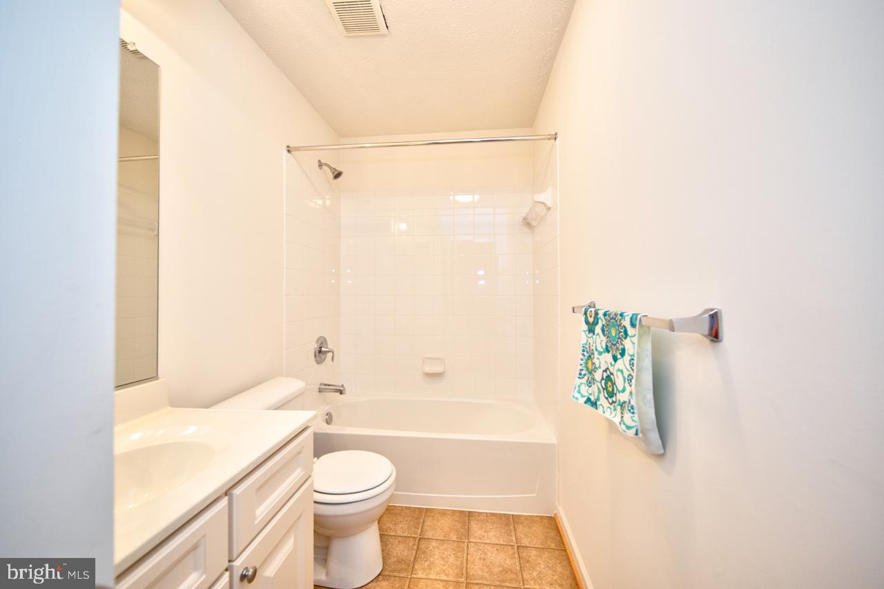 HOLLY WOODS - Residential