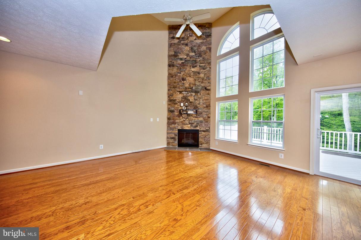 HOLLY WOODS - Residential