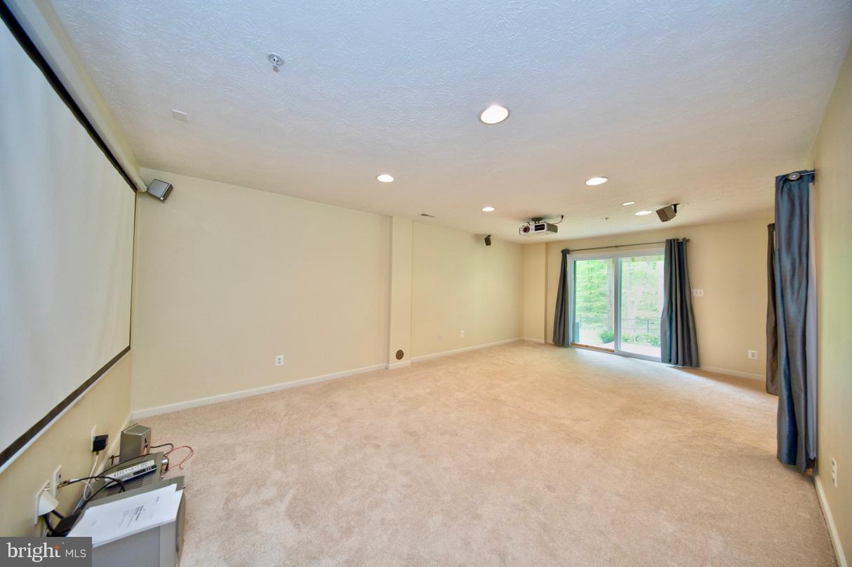 HOLLY WOODS - Residential